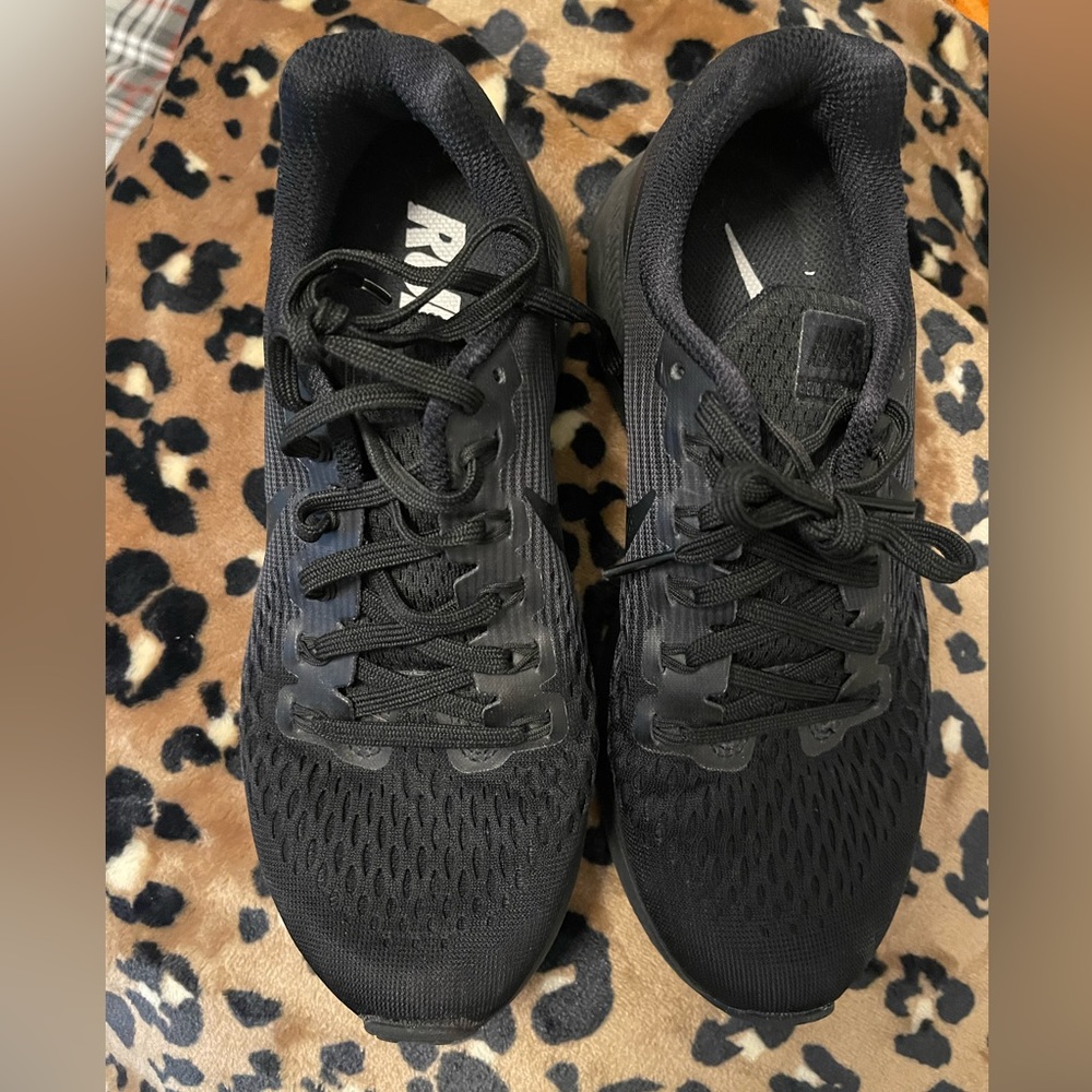 Nike tennis shoes
